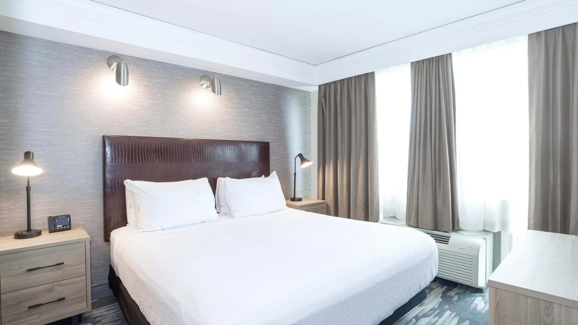 Sandman Signature Toronto Airport Hotel