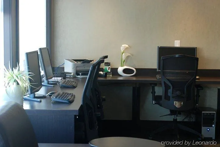 Sandman Signature Toronto Airport Hotel 4*,