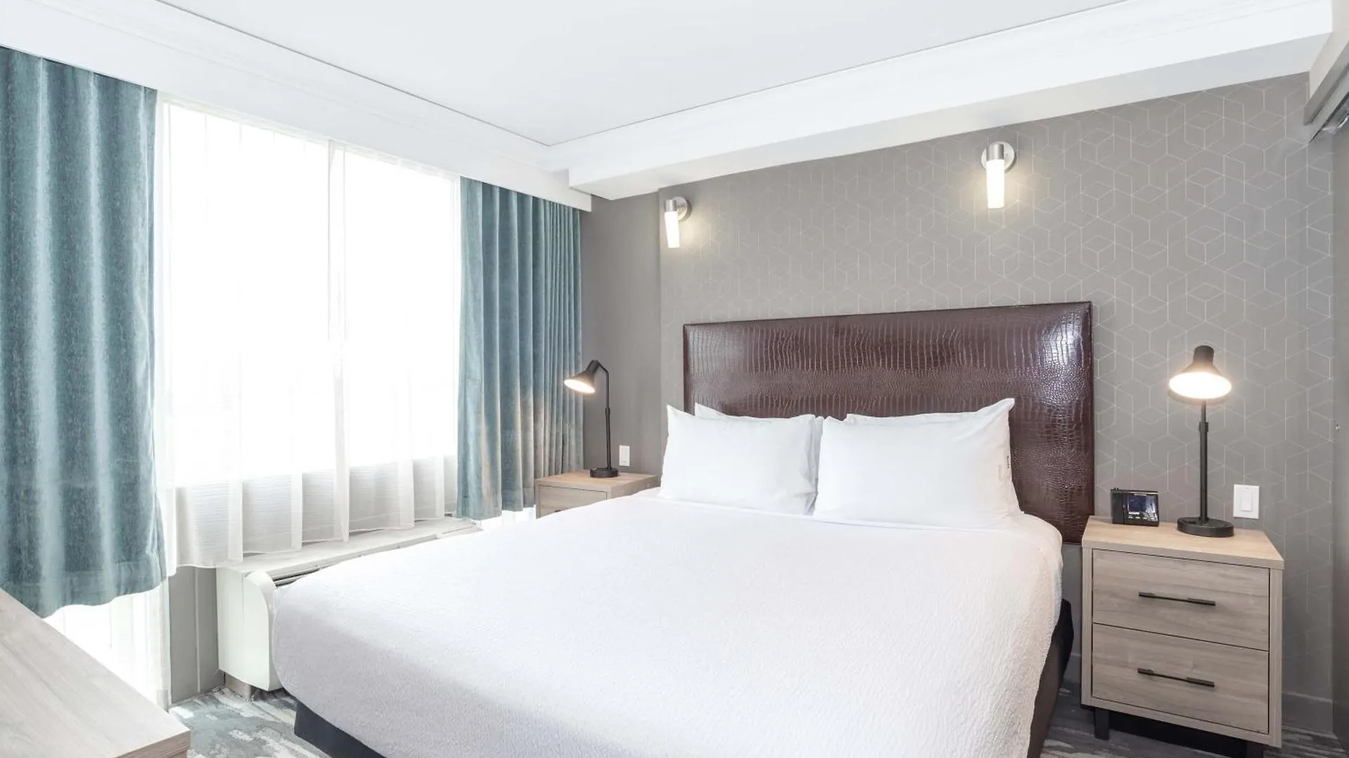 Sandman Signature Toronto Airport Hotel