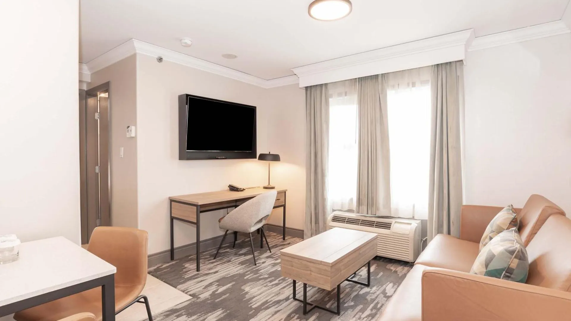 Sandman Signature Toronto Airport Hotel