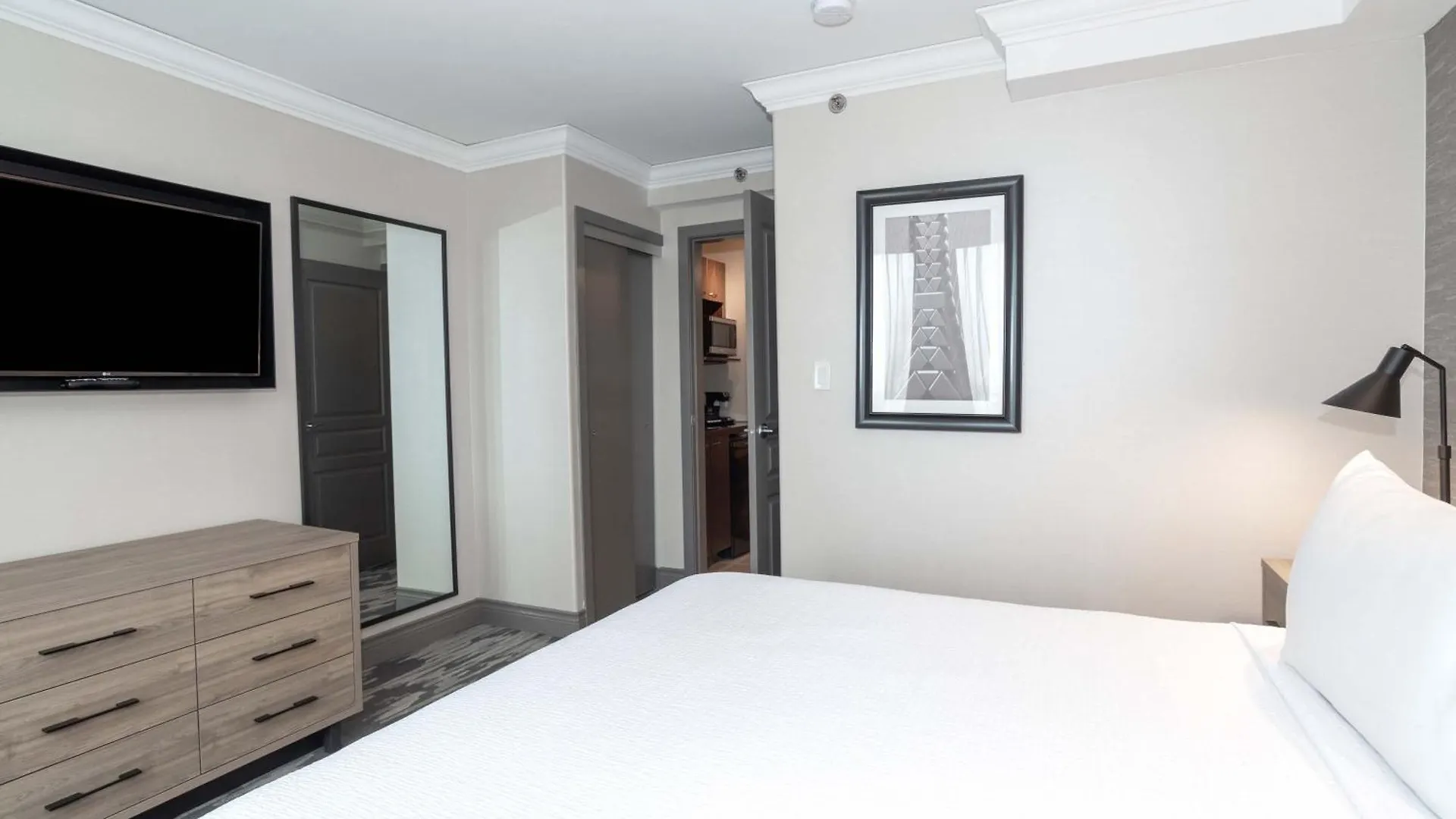 Sandman Signature Toronto Airport Hotel