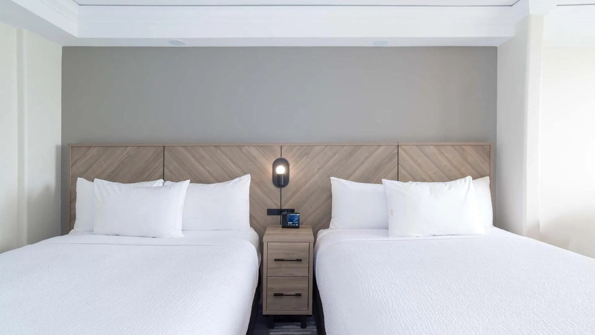 Sandman Signature Toronto Airport Hotel