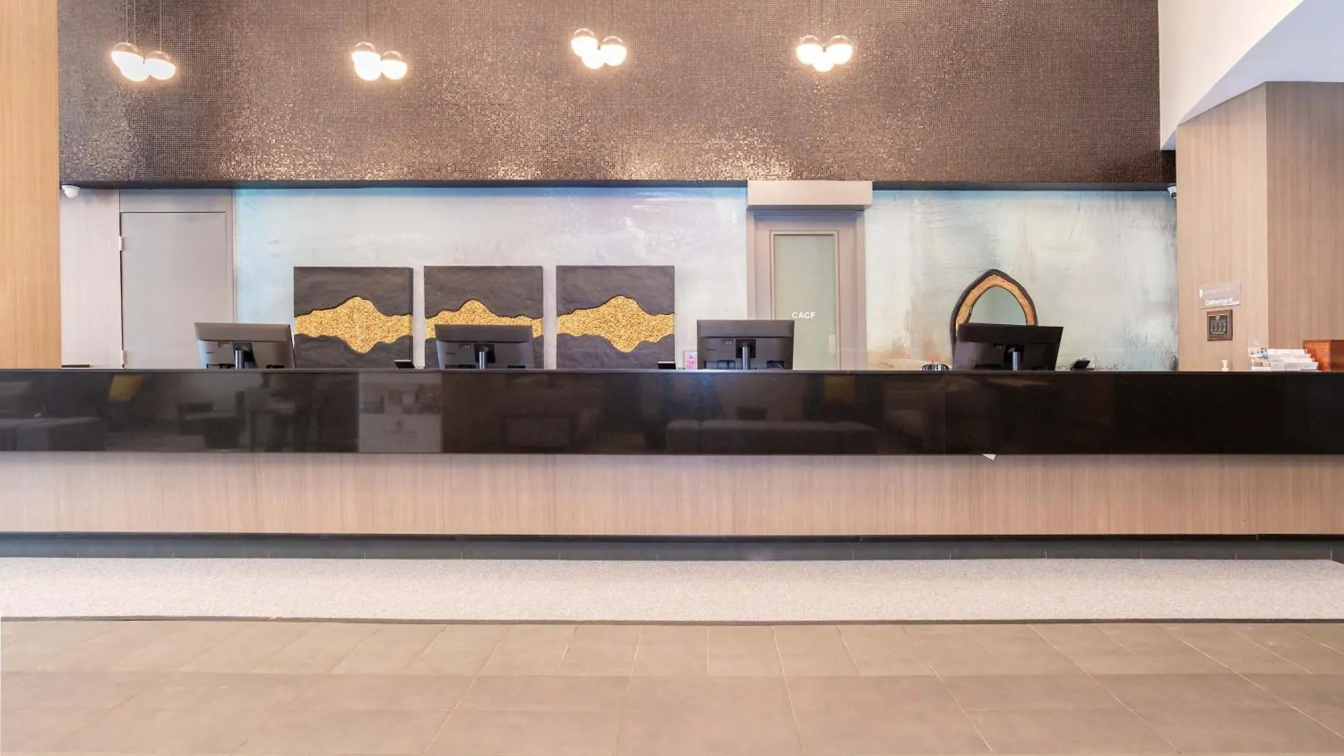Sandman Signature Toronto Airport Hotel