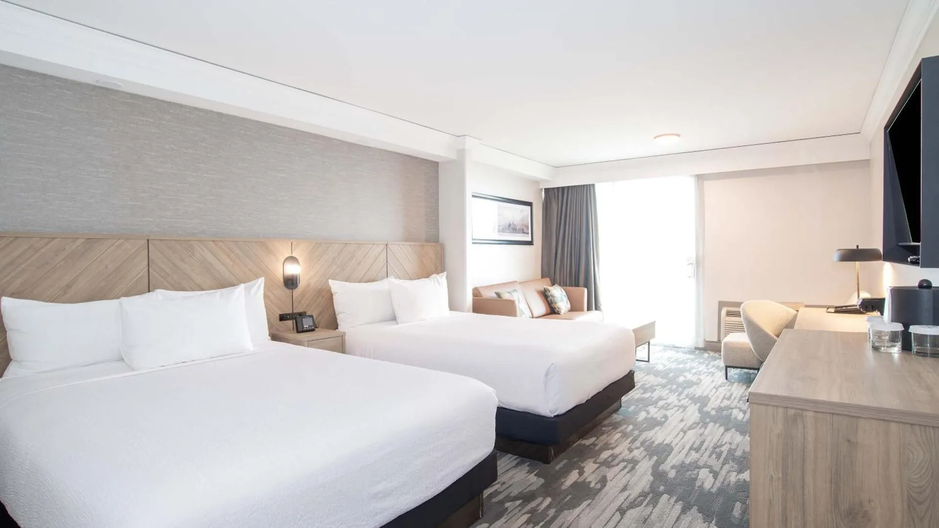 Sandman Signature Toronto Airport Hotel