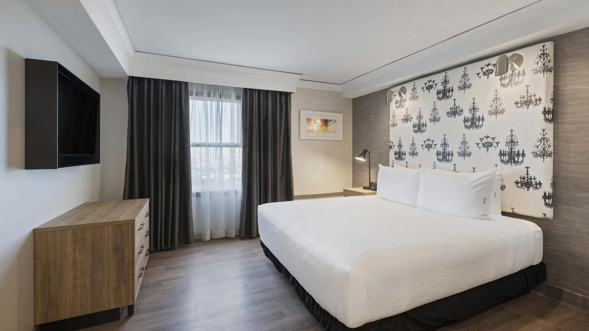 Sandman Signature Toronto Airport Hotel