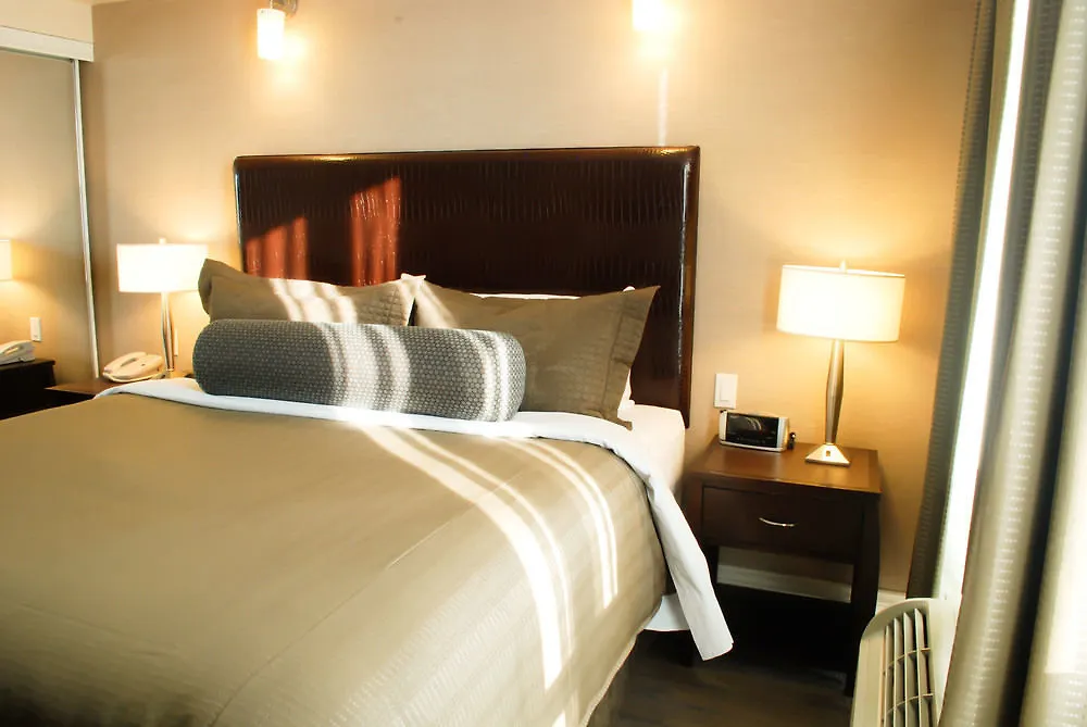 Sandman Signature Toronto Airport Hotel