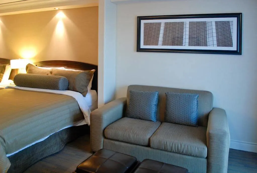 Sandman Signature Toronto Airport Hotel