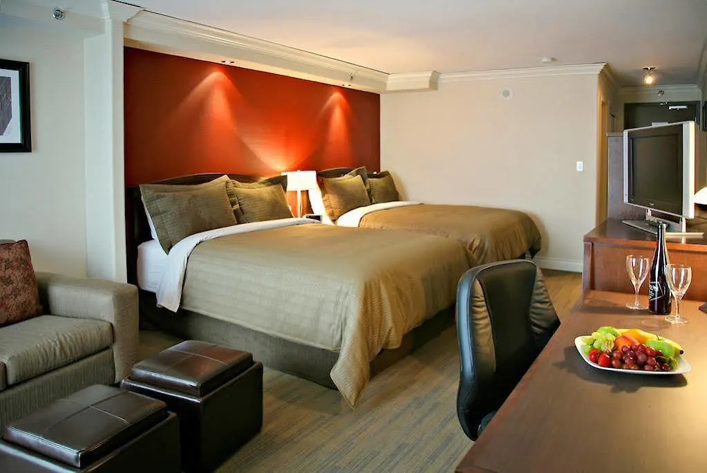 Sandman Signature Toronto Airport Hotel 4*,