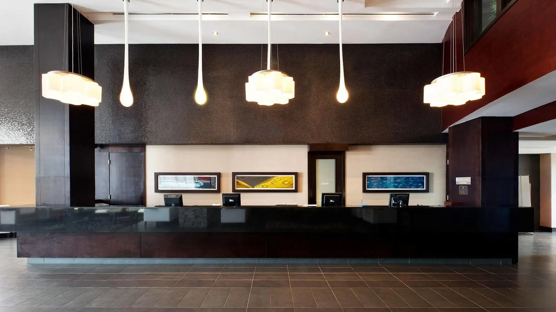 Sandman Signature Toronto Airport Hotel